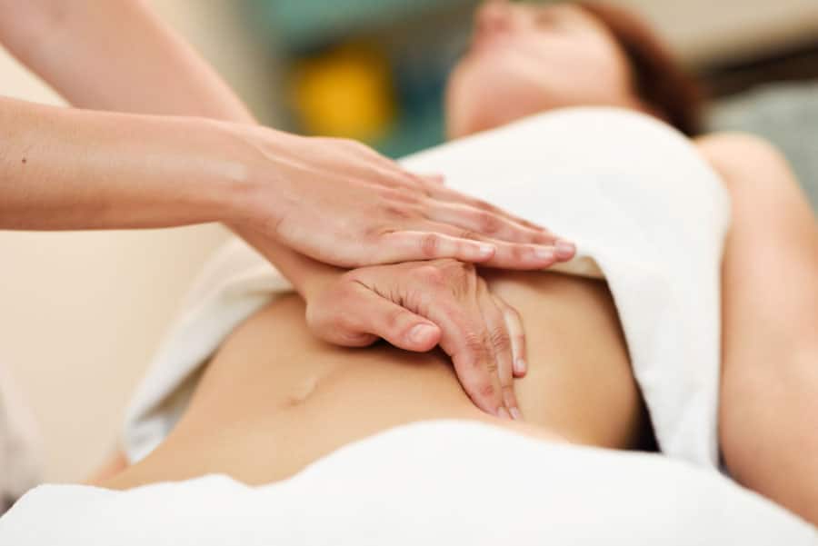 Realizar los masajes y drenajes linfáticos